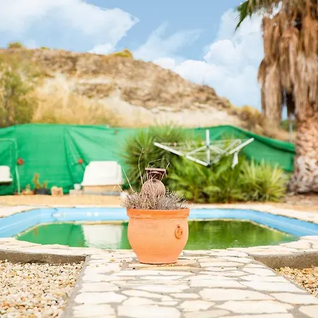 Lovely 1 Bedroom With Kitchen & Pool شقة *
