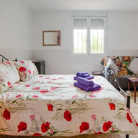 Lovely 1 Bedroom With Kitchen & Pool شقة *