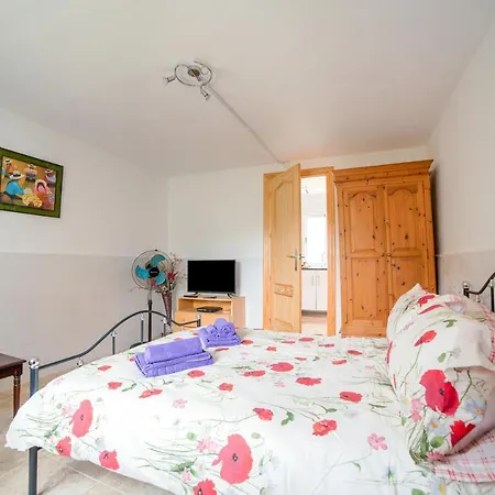 Apartman Lovely 1 Bedroom With Kitchen & Pool *