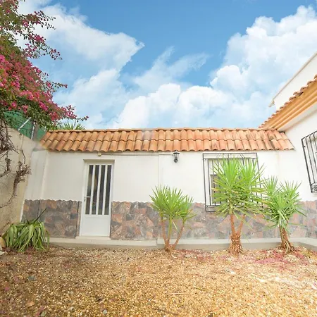 Lovely 1 Bedroom With Kitchen & Pool *